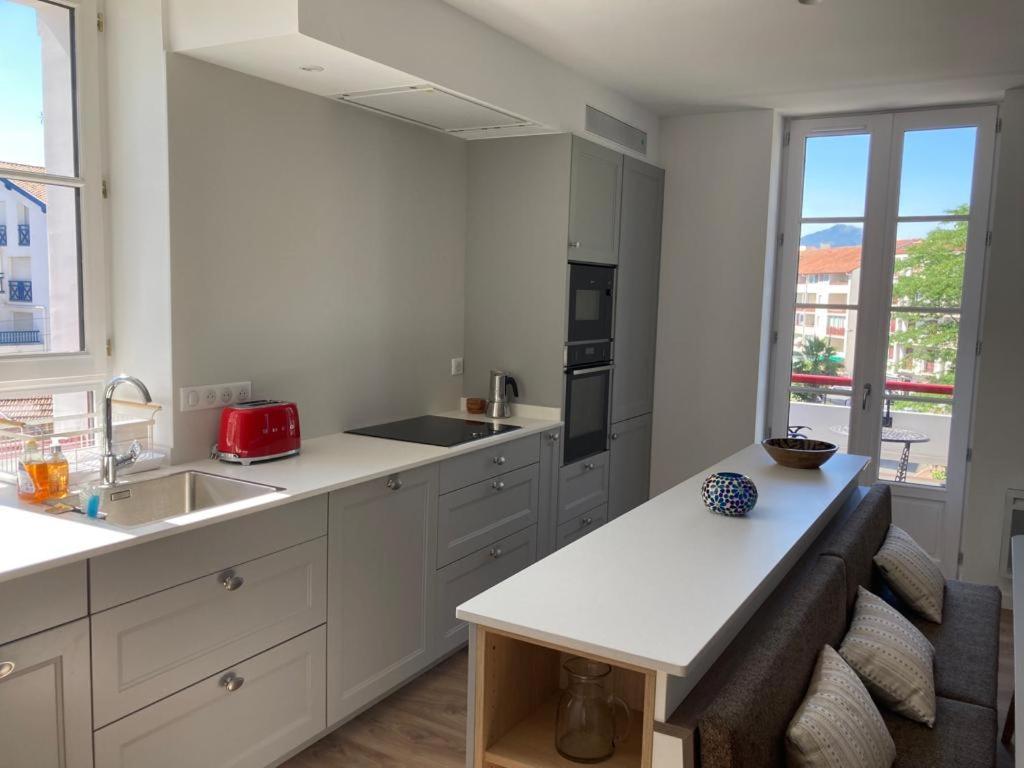 Superbe Appartement T3 Au Centre Plage .Parking Hendaye Exterior foto